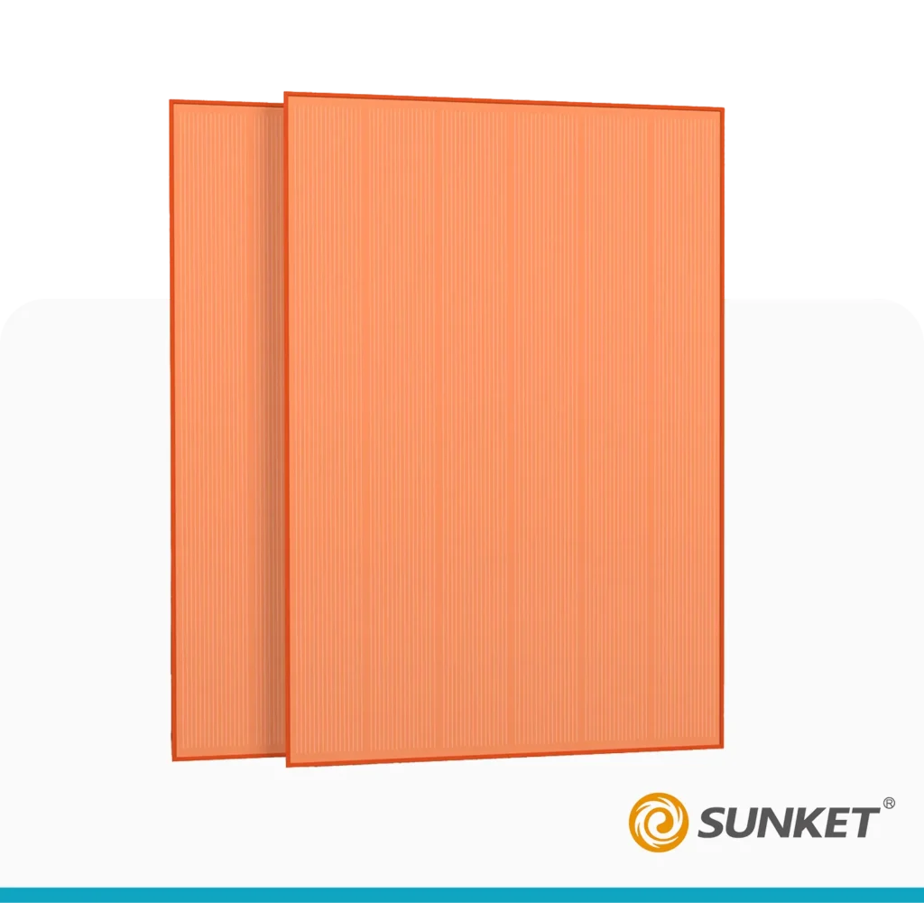 Twee zonnepanelen in oranje weergegeven, tegen een witte achtergrond
