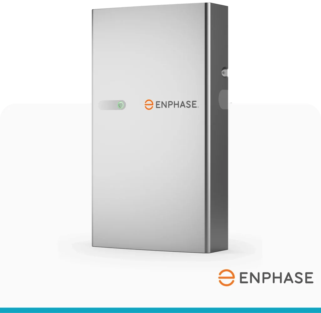 Enphase thuisbatterij, zilvergrijze wandkast met logo